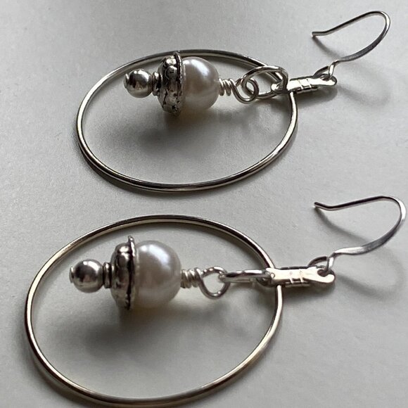 ❤️ White Austrian Crystal Pearls in Silver Plated Hoops - Picture 6 of 6